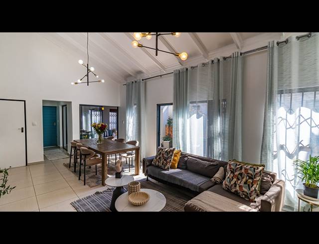 3 BEDROOM TOWNHOUSE FOR SALE IN SUMMERSET